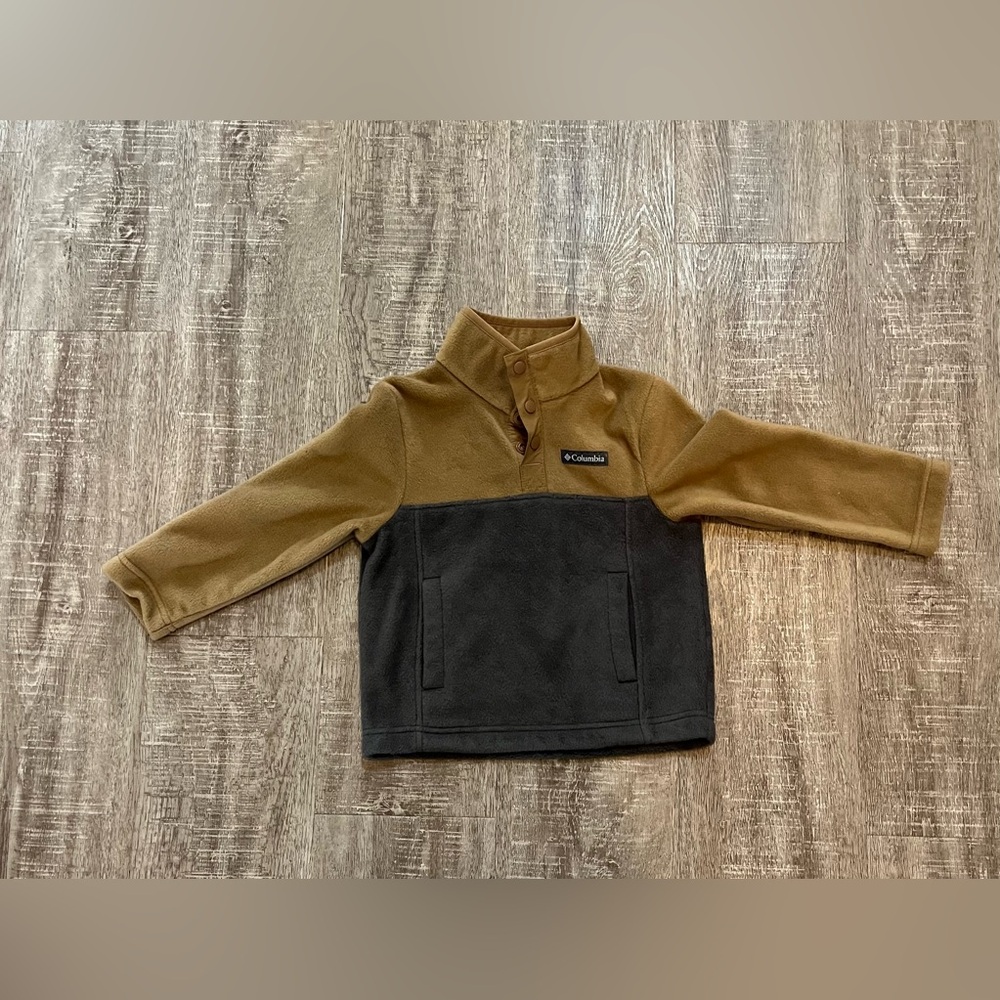 Cozy tan/grey pull over fleece. Size XXS